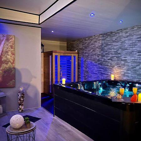 Logement Privatif Avec Jacuzzi Apartment Bergues Bagian luar foto