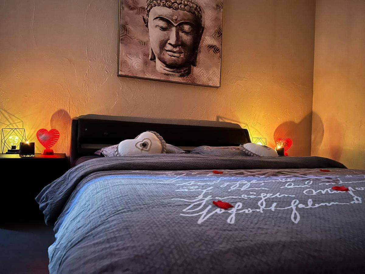 Logement Privatif Avec Jacuzzi Apartment Bergues Bagian luar foto
